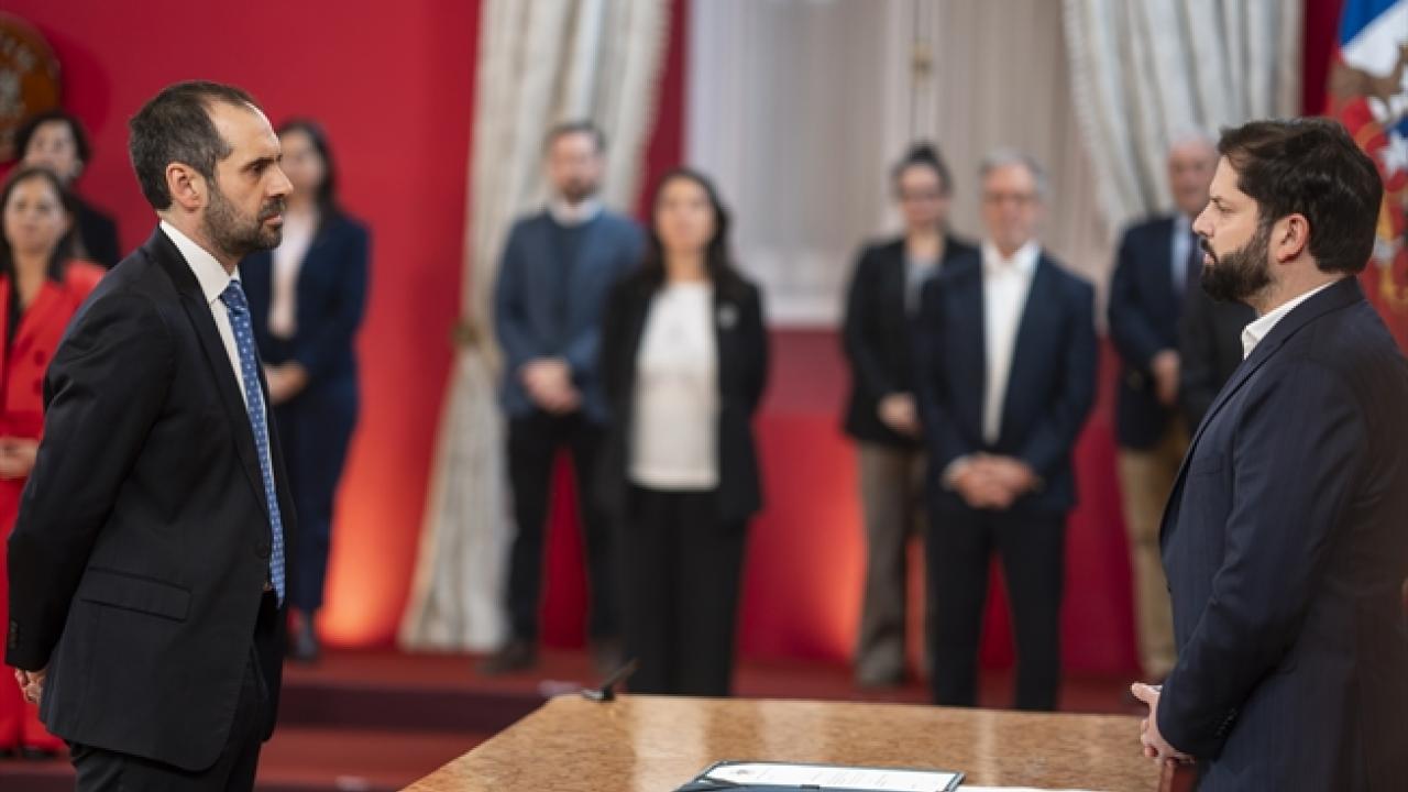 Nuevo ministro de Hacienda: ¿Quién maneja hoy las arcas fiscales de Chile?