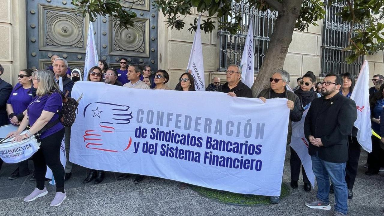 Sindicatos Bancarios acusan a la CMF de atentar contra un derecho histórico