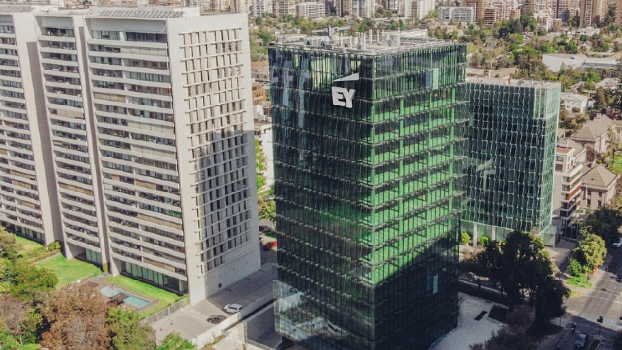 CMF golpea a EY por avalar balances contaminados en Factotal