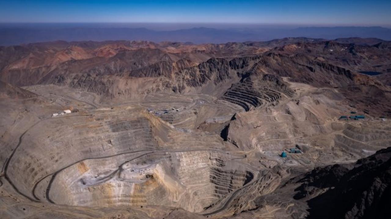 Codelco y Anglo firman acuerdo millonario: promesas y dudas en Andina-Los Bronces