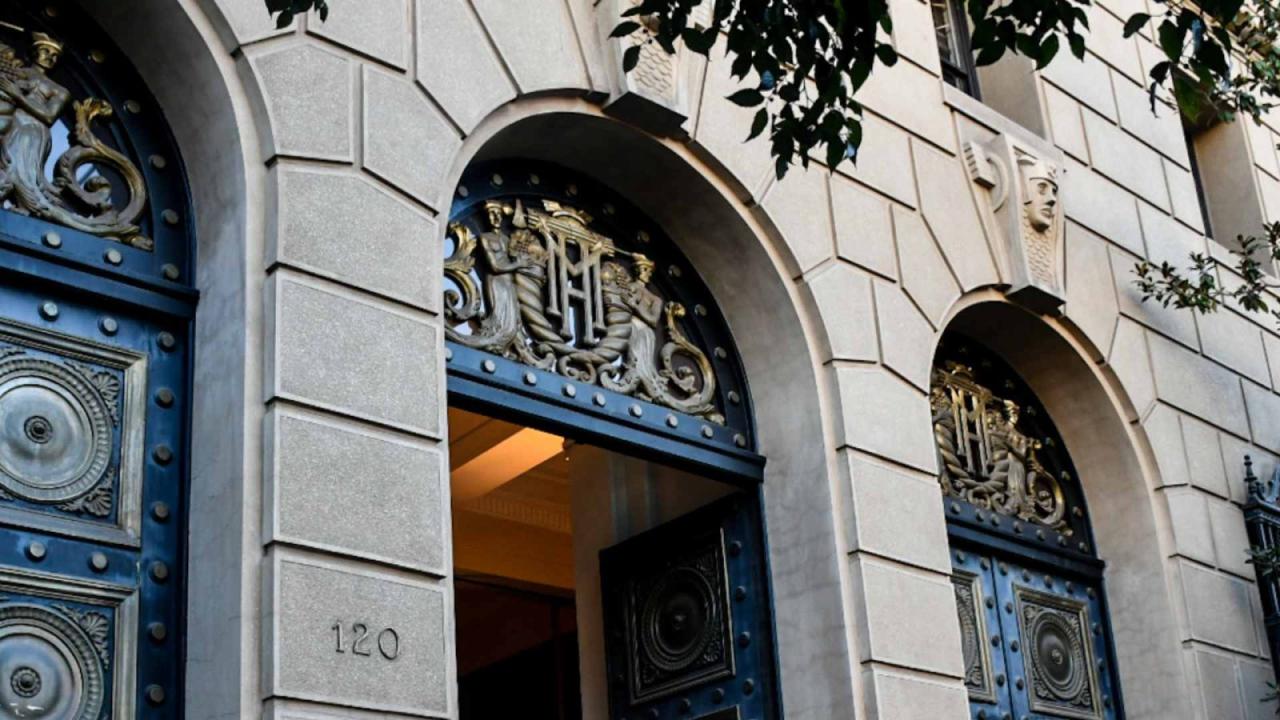 Hacienda ajusta impuesto a combustibles para contener nueva alza